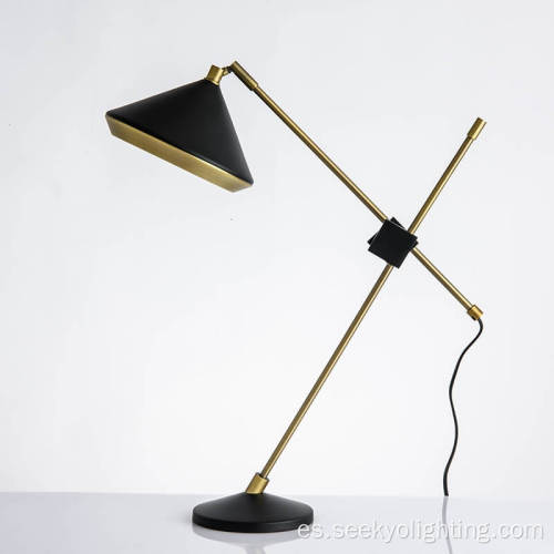 Lámpara de mesa de bronce de metal ajustable para dormitorio